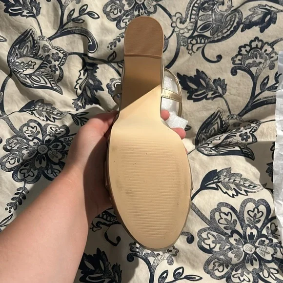 NIB Cushionaire Champagne Platform Sandal Size 8 - Picture 4 of 6